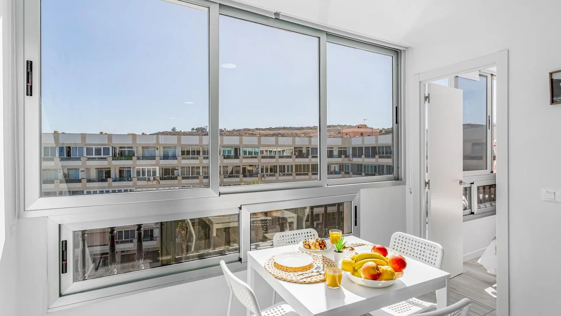Newly Refurbished Beachfront San Bartolome de Tirajana  Apartment San Bartolome de Tirajana (Gran Canaria)