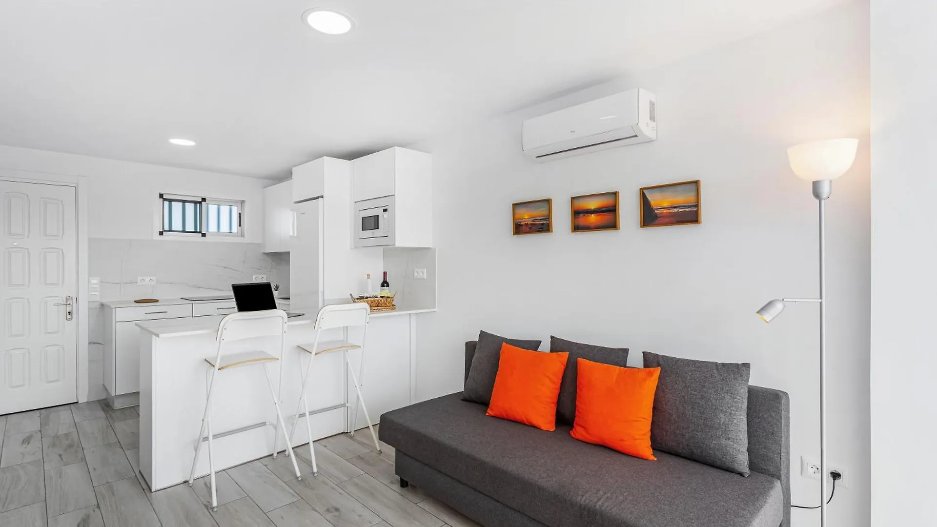 Apartment Newly Refurbished Beachfront San Bartolome de Tirajana