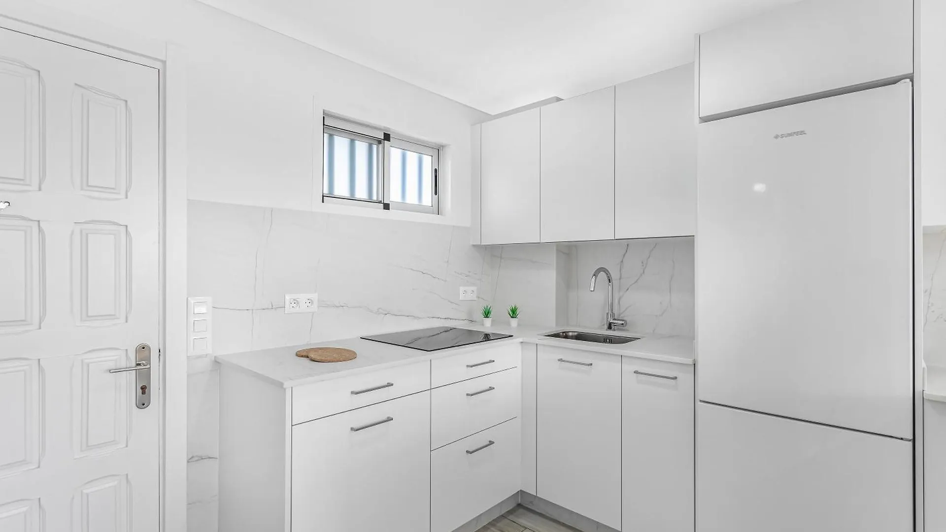 Apartment Newly Refurbished Beachfront San Bartolome de Tirajana