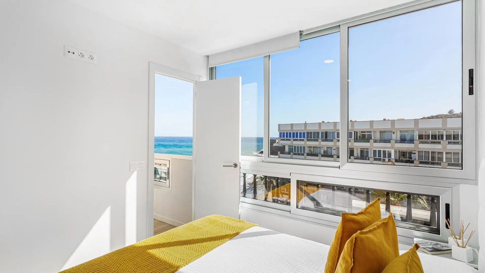 Apartment Newly Refurbished Beachfront San Bartolome de Tirajana